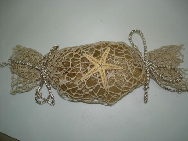 Μπομπονιέρα γάμου-βάπτισης καραμέλα με δίχτυ και φυσικό αστερία 