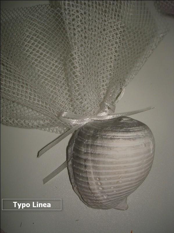 Μπομπονιέρα γάμου με κοχύλι πορσελάνινο χειροποίητο ελληνικό με δίχτυ