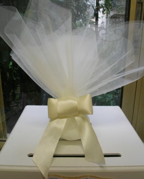Γάμου τούλινη μπομπονιέρα με ιδιάιτερο δέσιμο φιόγκο σανέλ