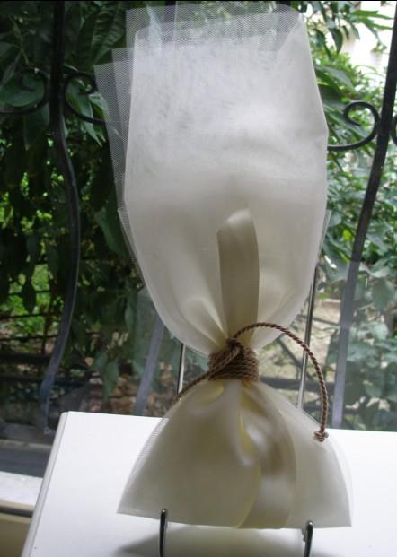 Τούλινη γάμου μπομπονιέρα με λαιμό δέσιμο κορδόνι και κορδέλα σατέν